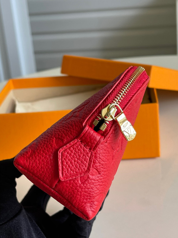 l**is V*t*n cosmetic pouch