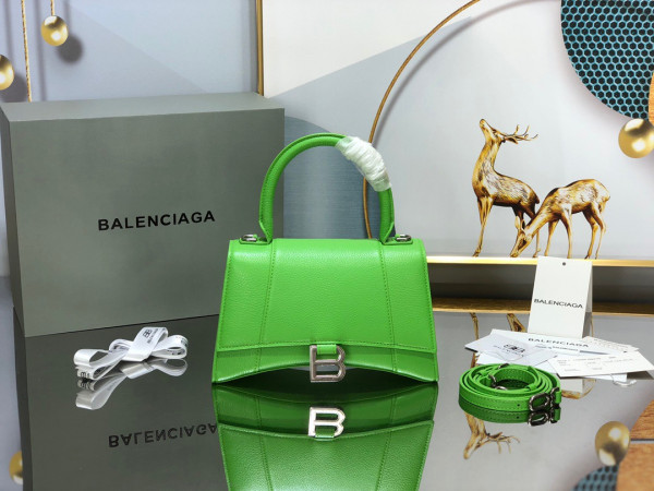 Ba*len*cia*ga hourglass