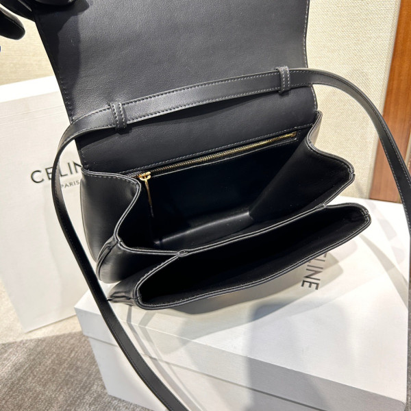 Ce**e medium tabou in smooth calfskin