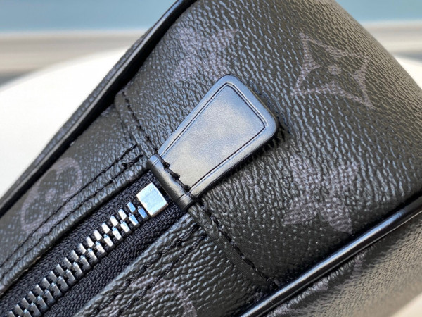 l**is V*t*n toiletry pouch gm