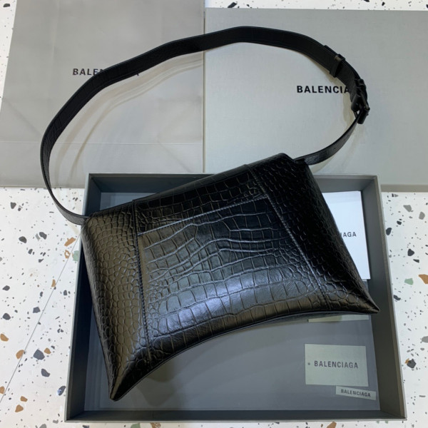 Ba*len*cia*ga downtown medium shoulder bag