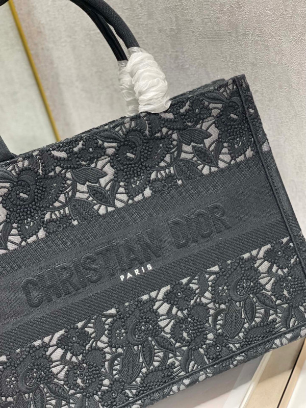 medium D*or book tote