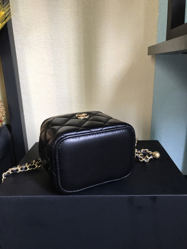 CL SMALL VANITY WITH CHAIN