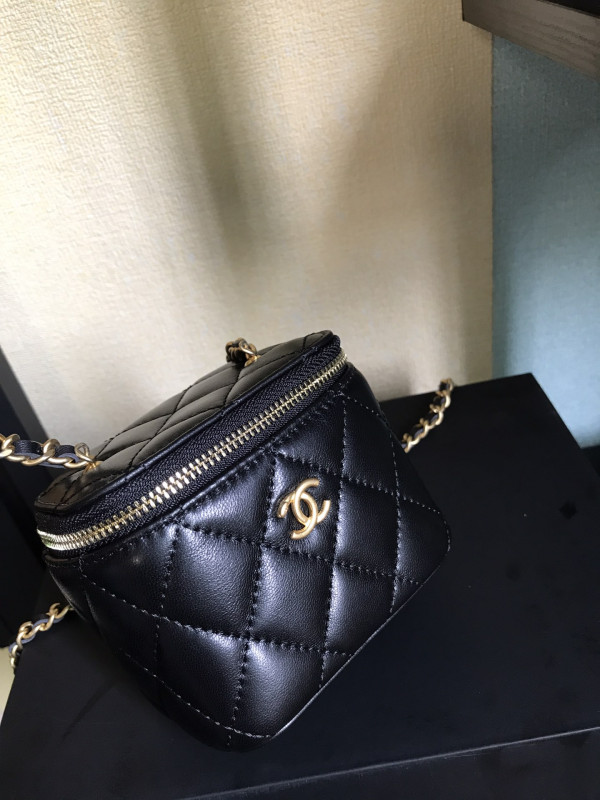 CL SMALL VANITY WITH CHAIN