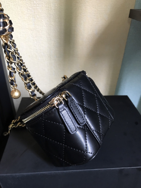 CL SMALL VANITY WITH CHAIN