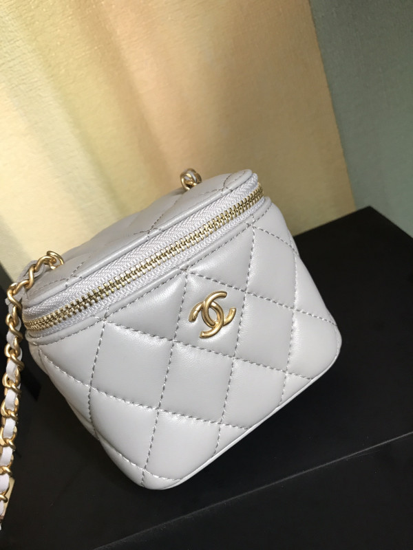 CL SMALL VANITY WITH CHAIN