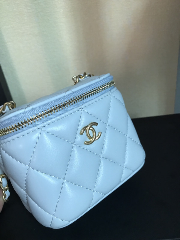 CL SMALL VANITY WITH CHAIN