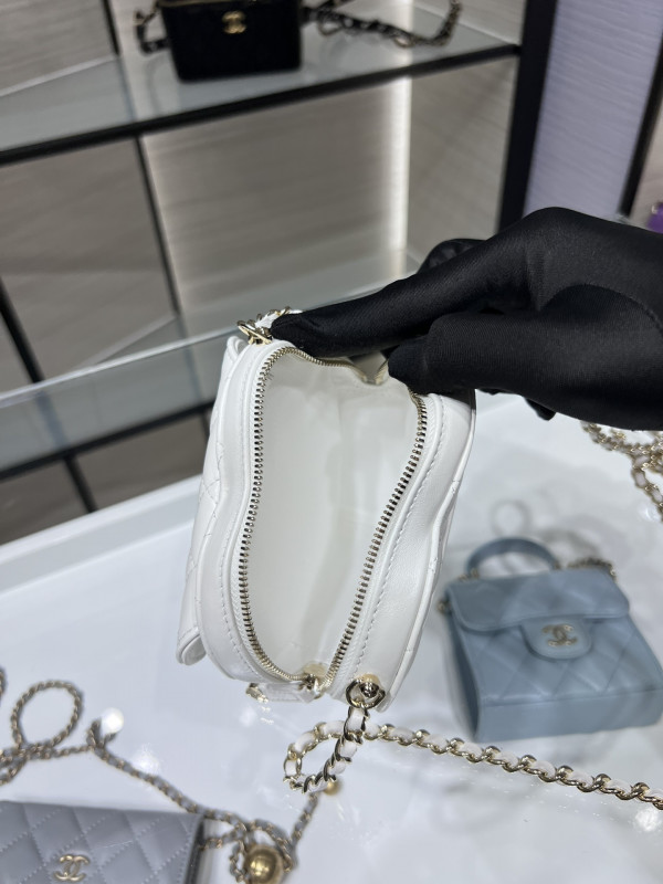 CL HEART CLUTCH WITH CHAIN