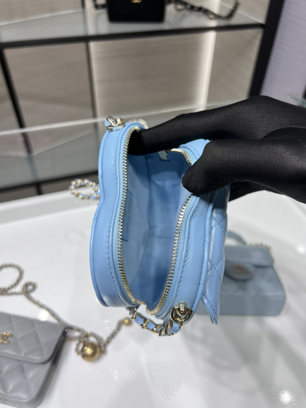 CL HEART CLUTCH WITH CHAIN