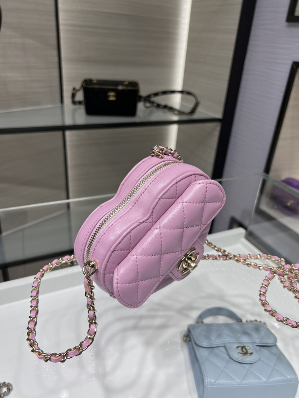 CL HEART CLUTCH WITH CHAIN