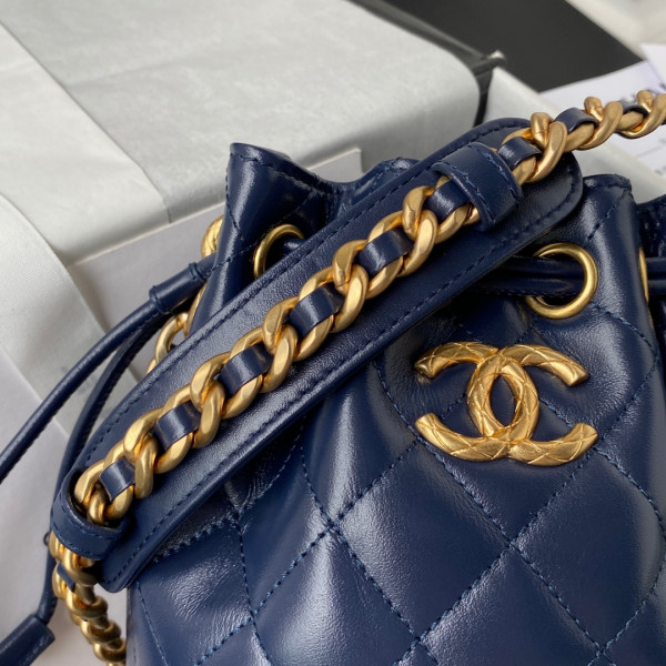 CL SMALL BUCKET BAG