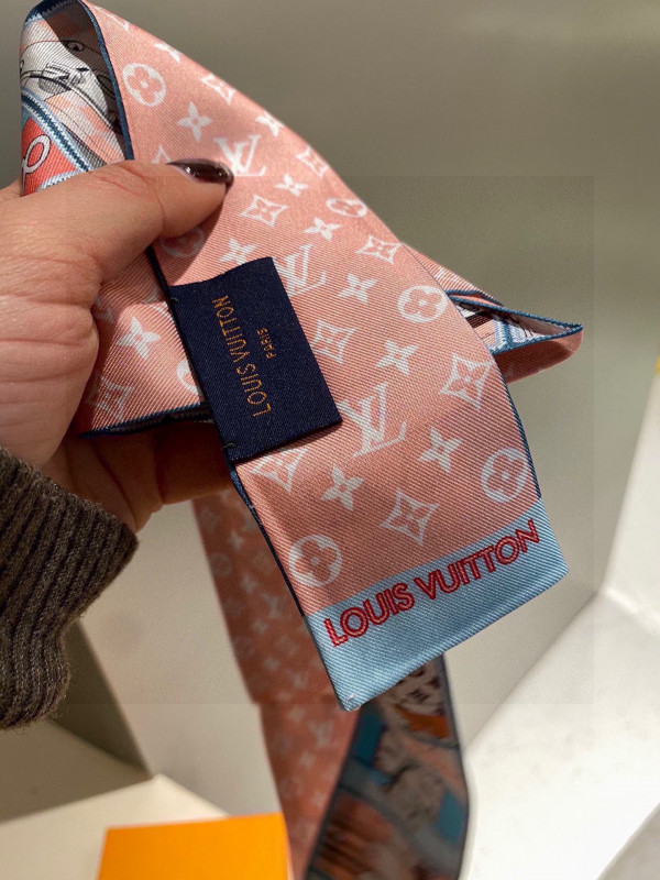 l**is V*t*n bandeau