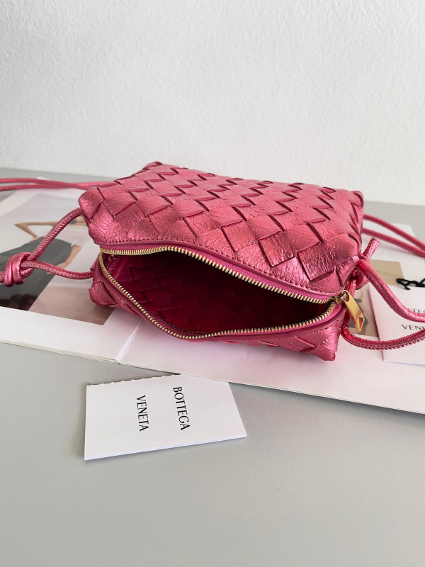 Bo*te*ga ve*ne*ta mini loop camera bag