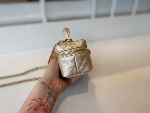 CL SMALL VANITY WITH CHAIN