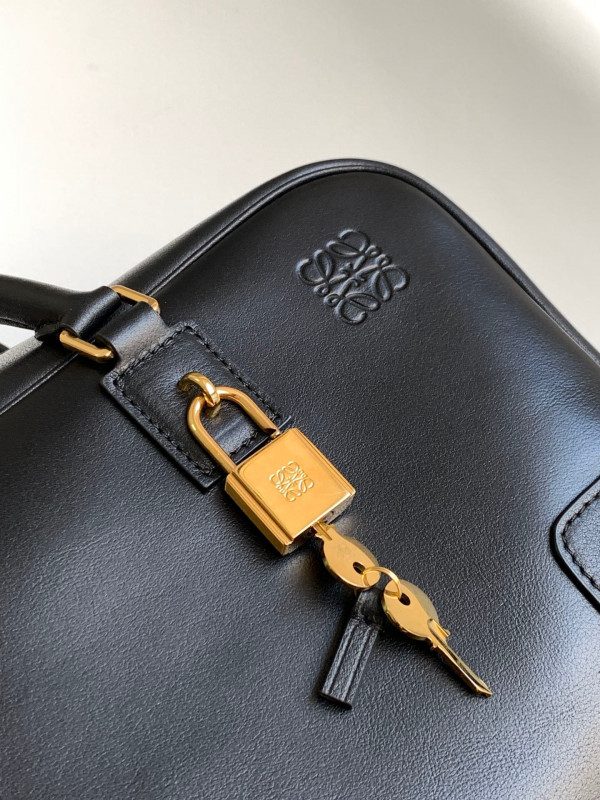 LOEWE Amazona 28 bag