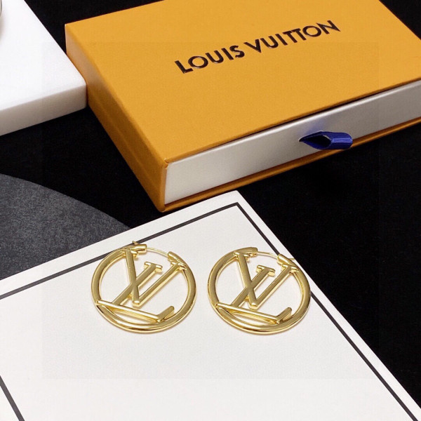 l**is V*t*n earrings