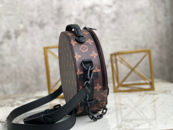 l**is V*t*n wheel box