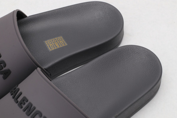 Ba*len*cia*ga pool slide sandal