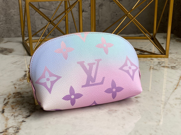 l**is V*t*n cosmetic pouch