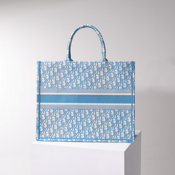 large D*or book tote