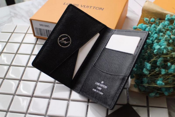 l**is V*t*n pocket organizer