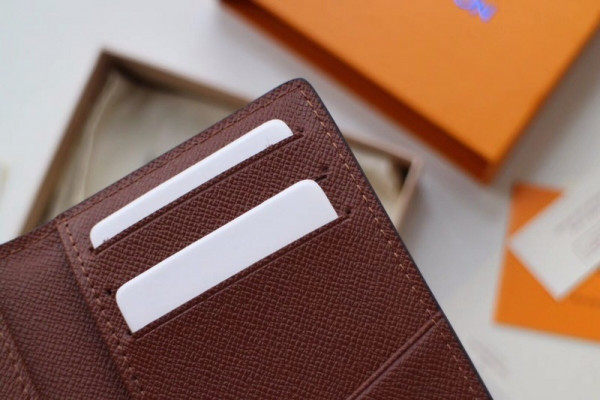 l**is V*t*n pocket organizer