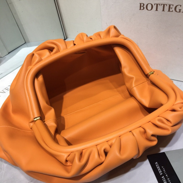 Bo*te*ga ve*ne*ta the pouch