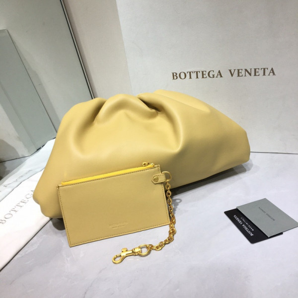 Bo*te*ga ve*ne*ta the pouch