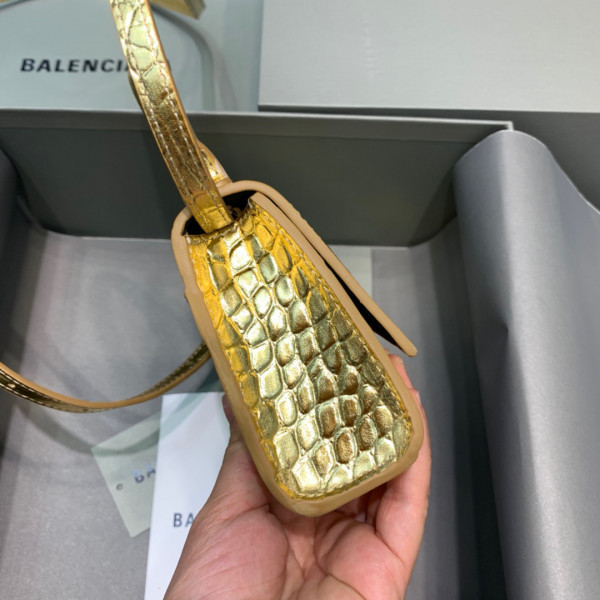 Ba*len*cia*ga hourglass
