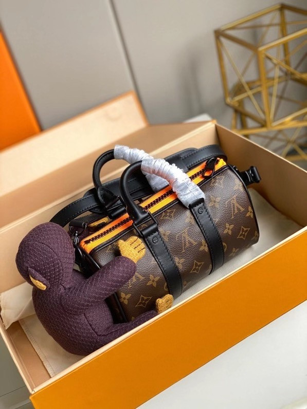 l**is V*t*n keepall xs