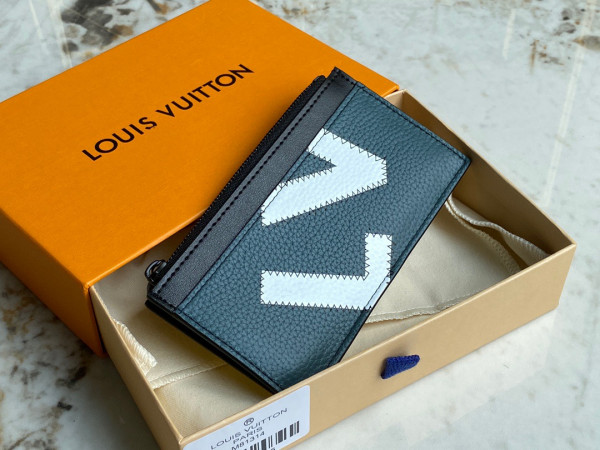 l**is V*t*n cc holder