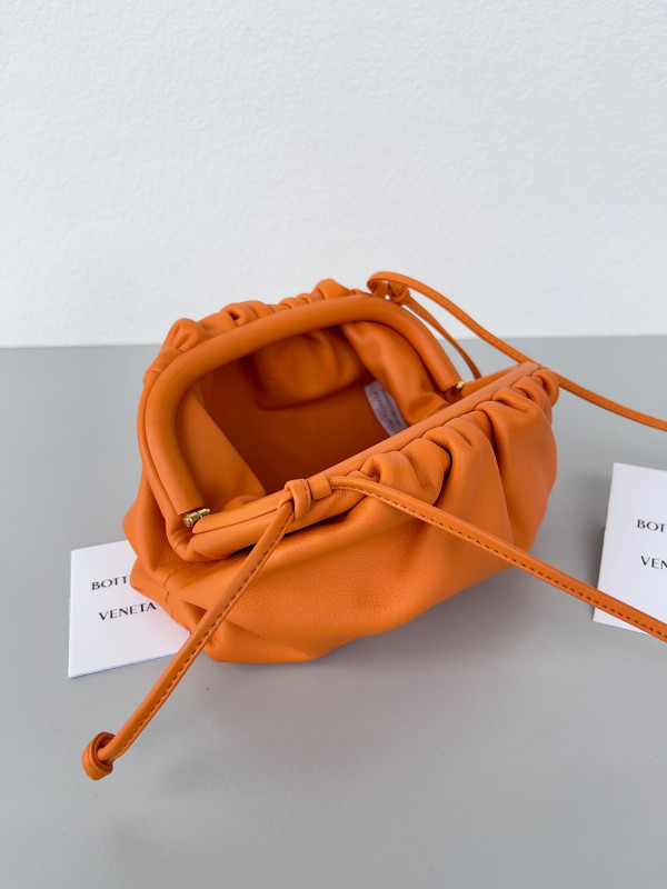 Bo*te*ga ve*ne*ta mini pouch