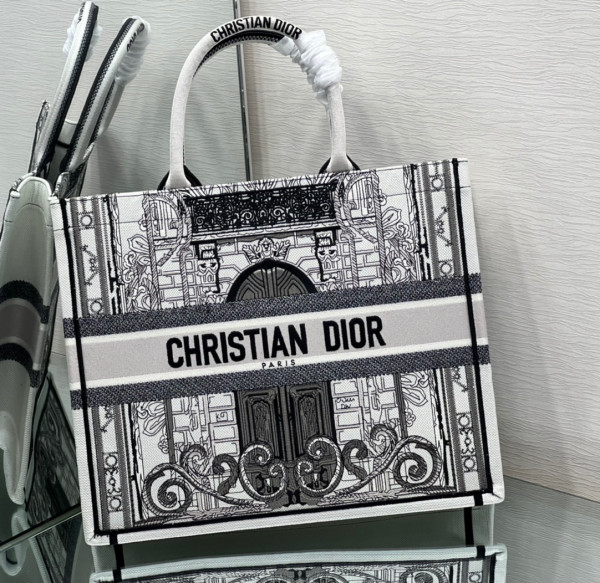 large D*or book tote