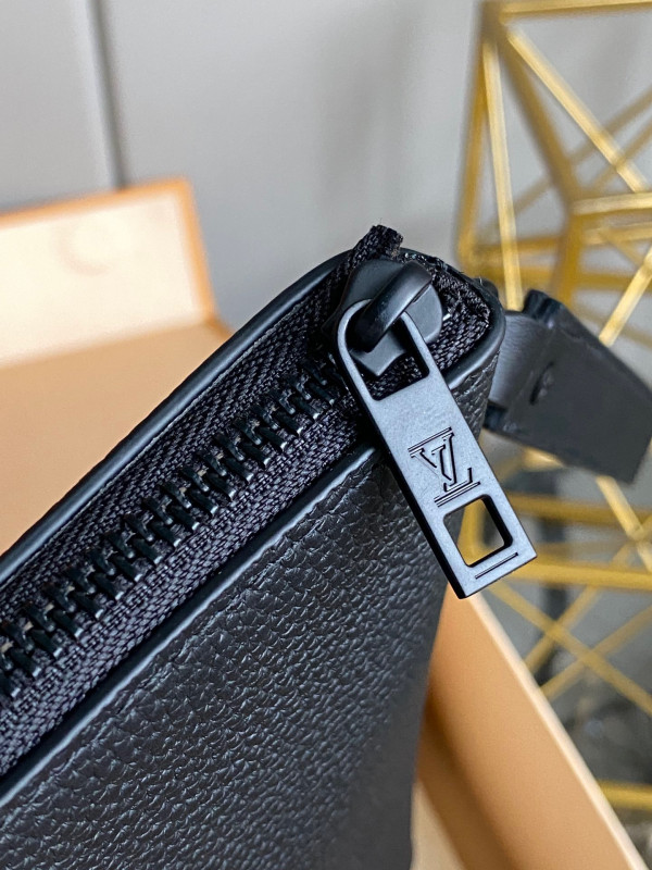 l**is V*t*n ipad pouch
