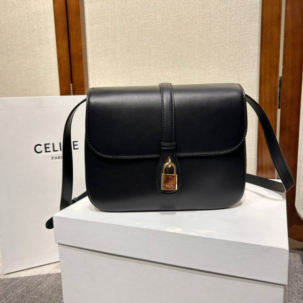 Ce**e medium tabou in smooth calfskin
