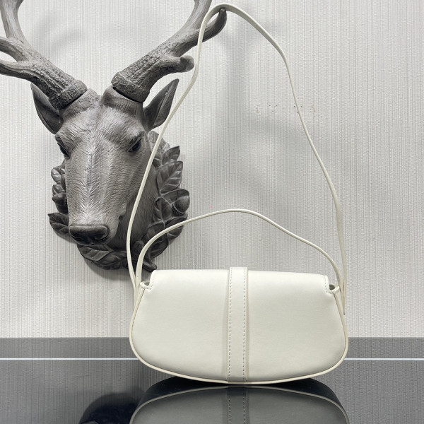 Ce**e clutch on strap