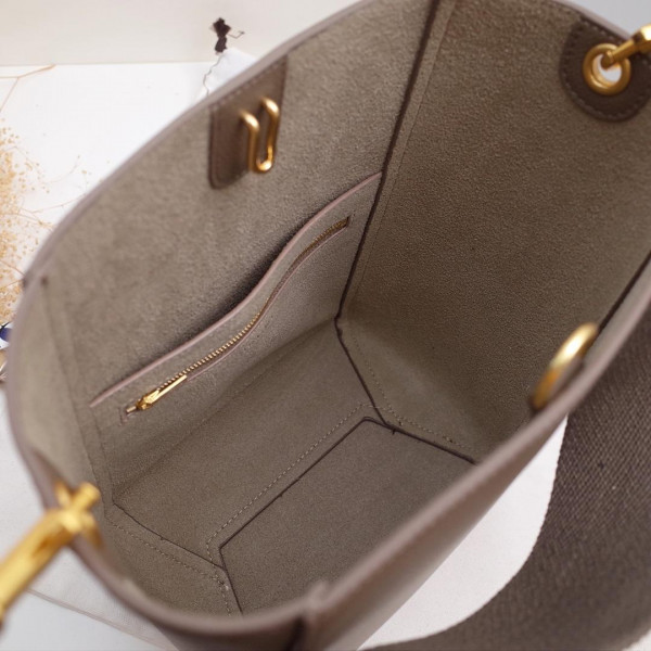 Ce**e sangle bucket