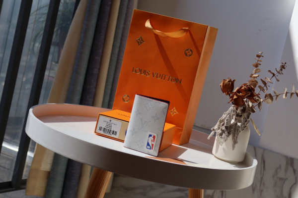 l**is V*t*n lvxnba pocket organizer