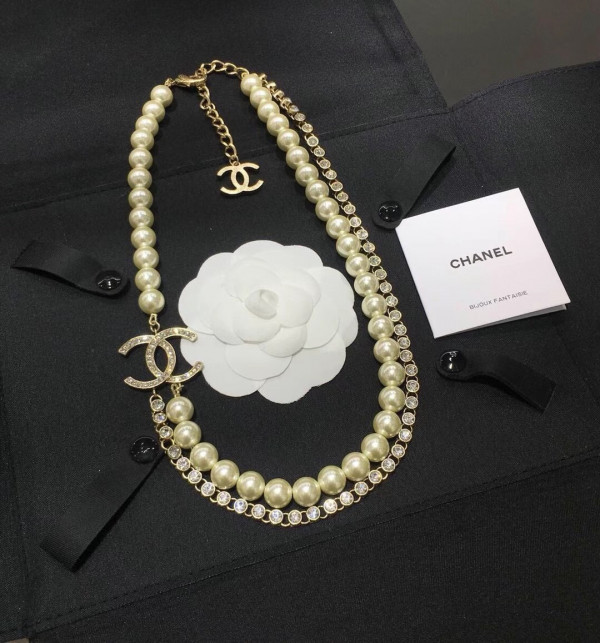 CL NECKLACE