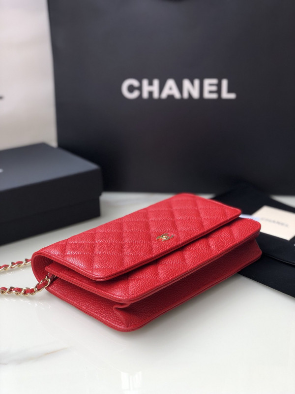 CL CHAIN WALLET CAVIAR WITH GOLD HARDWARE