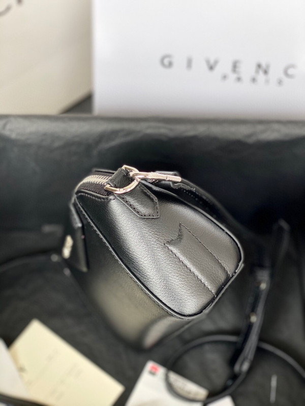 GIVENCHY NANO ANTIGONA