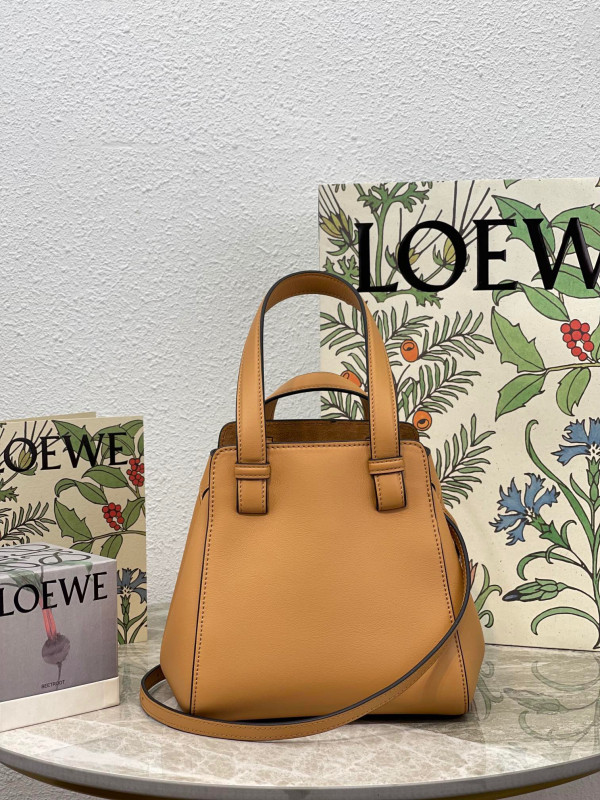 LOEWE Hammock Nugget bag