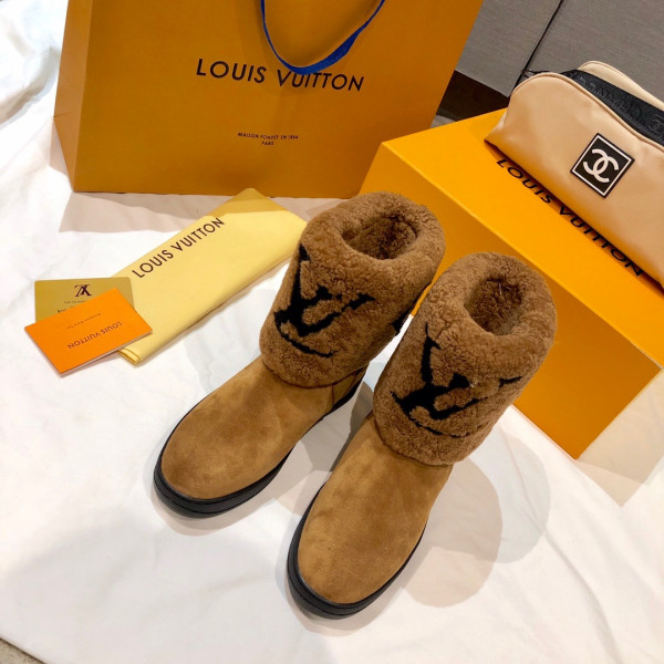 l**is V*t*n boots