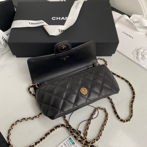CL GLASSES CASE WITH CLASSIC CHAIN