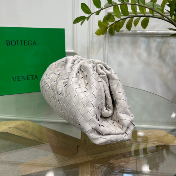 Bo*te*ga ve*ne*ta pouch