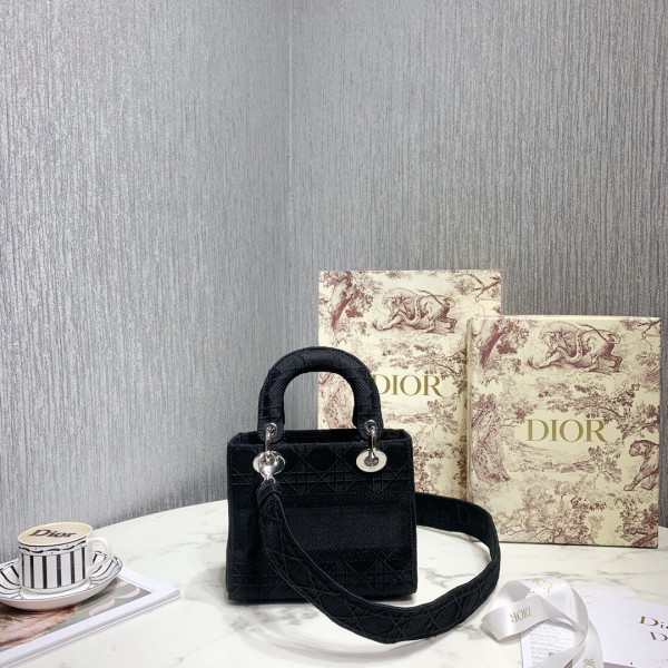 LADY D-LITE EMBROIDERED CANNAGE BAG