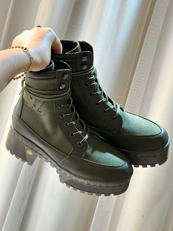 l**is V*t*n boots