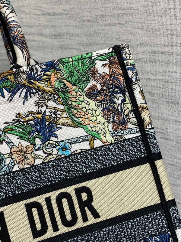 D*or book tote