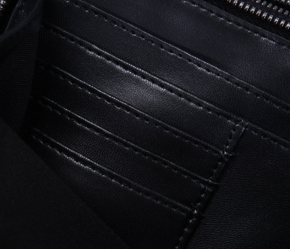 D*or pouch with shoulder strap