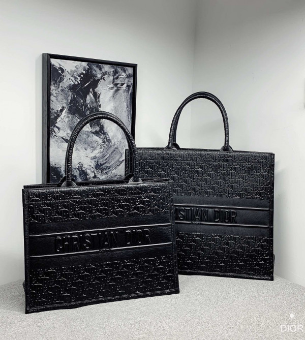 large D*or book tote